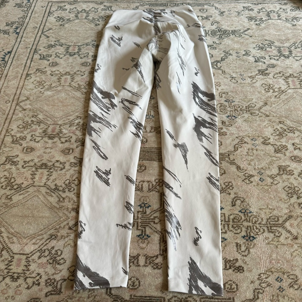 Worn once! BARRY'S FIT winter white & silver metallic high waisted 7/8 leggings - Picture 8 of 10